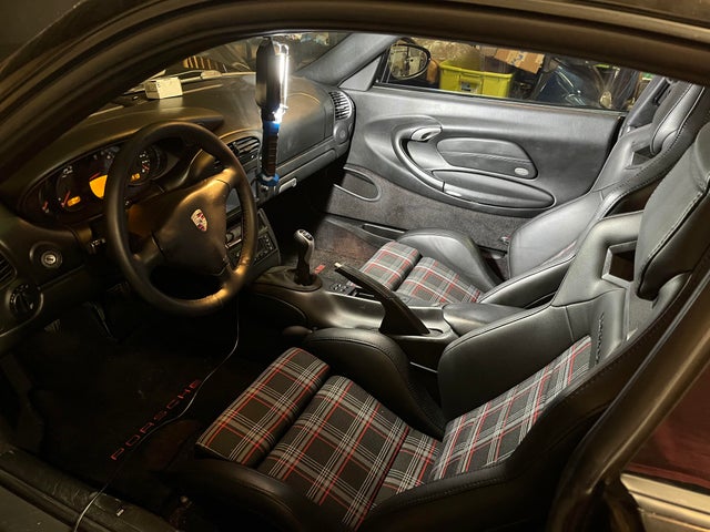 Mon nouvel intérieur 996, sans sièges en cuir rouge non OEM