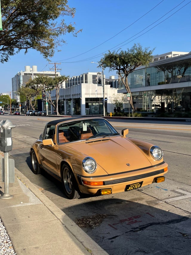 Toujours comme se promener à Hollywood. Jamais une pénurie de vieilles Porsche.